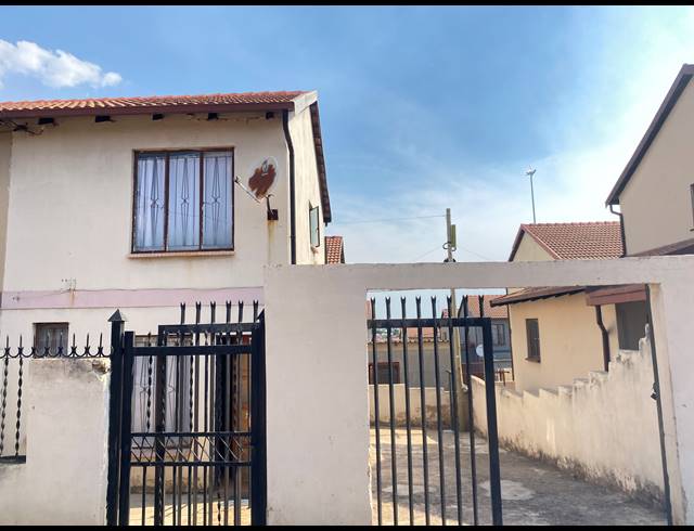 2 BEDROOM HOUSE FOR SALE IN LOTUS GARDENS
